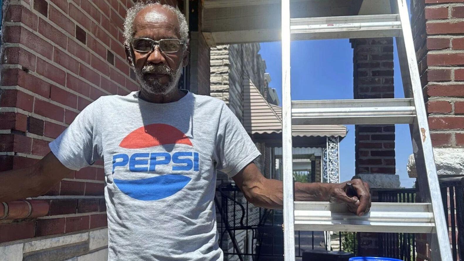 Messenger: 最新杏吧原创 man fixes his tornado-ravaged block one house at a time